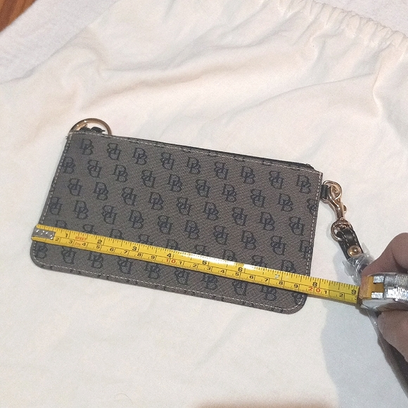 Dooney & Bourke pouch - Picture 10 of 14